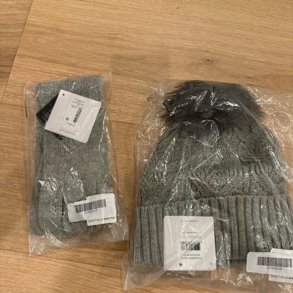 Echo Gray Knit Hat and Gloves Set